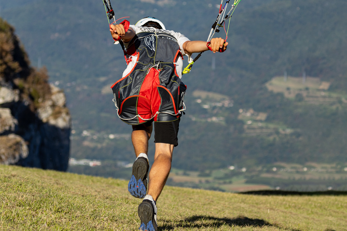 La sellette ultra légère Air Design le slip 2 sur un décollage